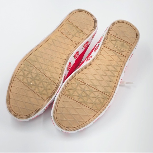 ❤️ Forever21 Red Low Top Rose  print Canvas Sneakers - Picture 7 of 8